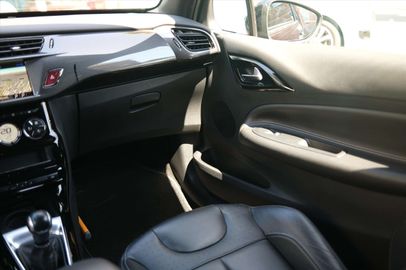 Car image 38