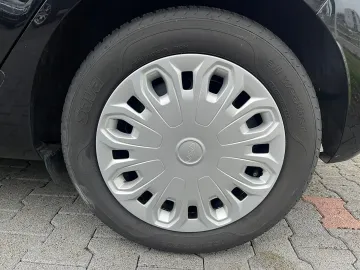 Car image 28
