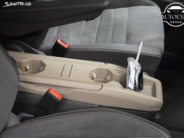 Car image 29