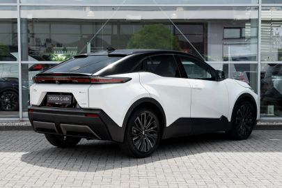Car image 4