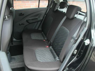 Car image 11