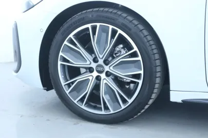 Car image 30