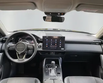 Car image 14