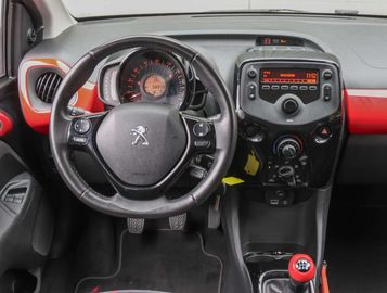 Car image 10