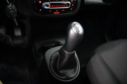 Car image 30