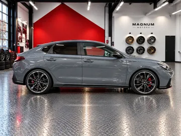 Car image 4