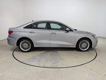 Car image 30