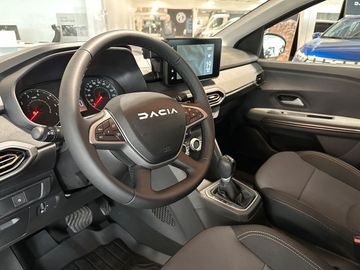 Car image 10