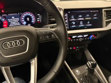 Car image 24