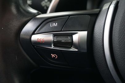 Car image 32