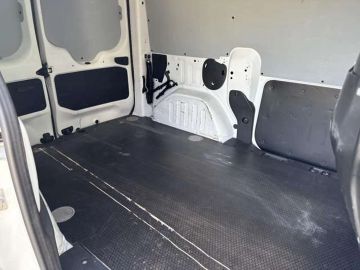 Car image 27