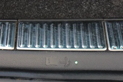 Car image 29