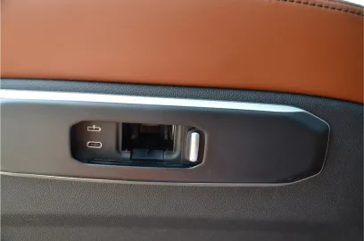 Car image 47