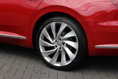 Car image 28