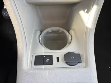 Car image 29