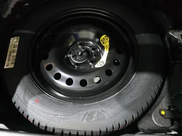 Car image 28