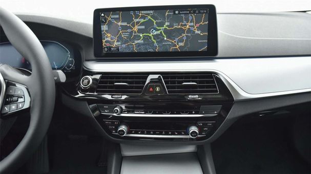 BMW 530 Touring xDrive 215 kW image number 10