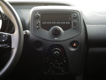 Car image 25