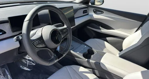 Car image 14