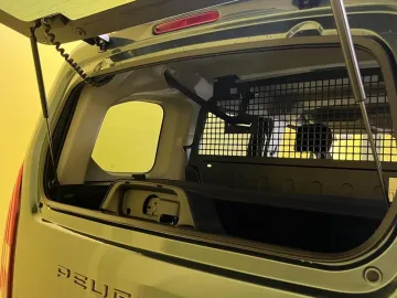 Car image 35