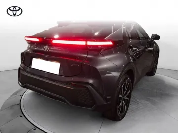 Car image 4