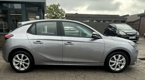 Car image 4