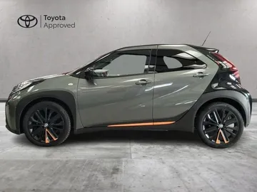 Car image 4