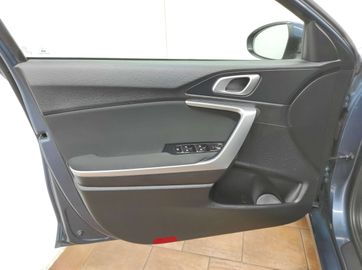 Car image 30