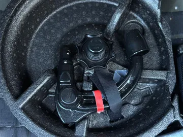 Car image 32