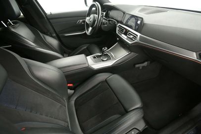 Car image 30