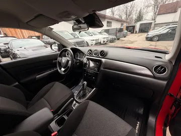 Car image 17