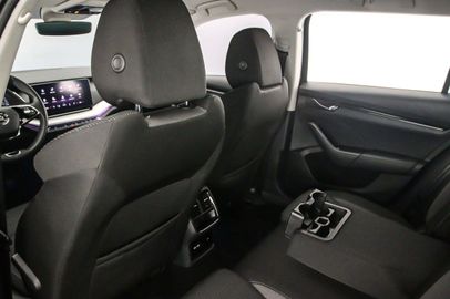 Car image 36