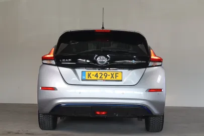 Car image 40