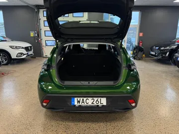 Car image 19