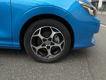 Car image 19