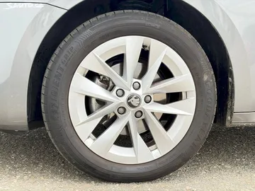Car image 35
