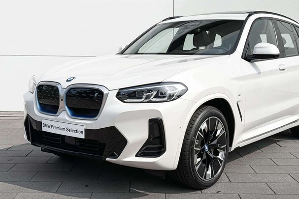 BMW iX3 210 kW image number 22