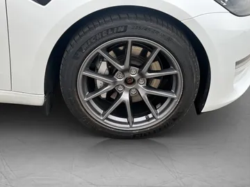 Car image 32