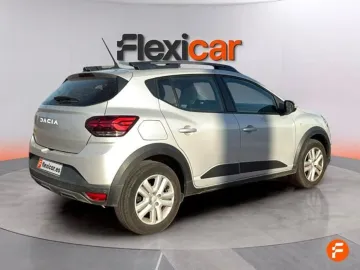 Car image 3