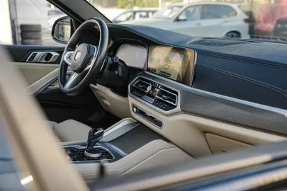 Car image 33