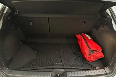 Car image 28