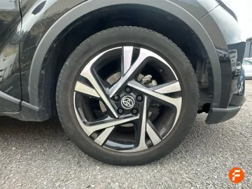 Car image 26