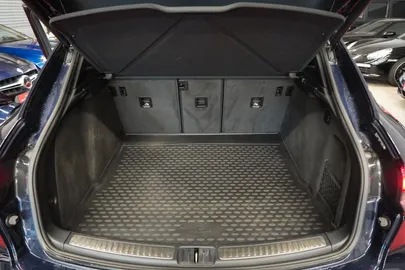 Car image 35