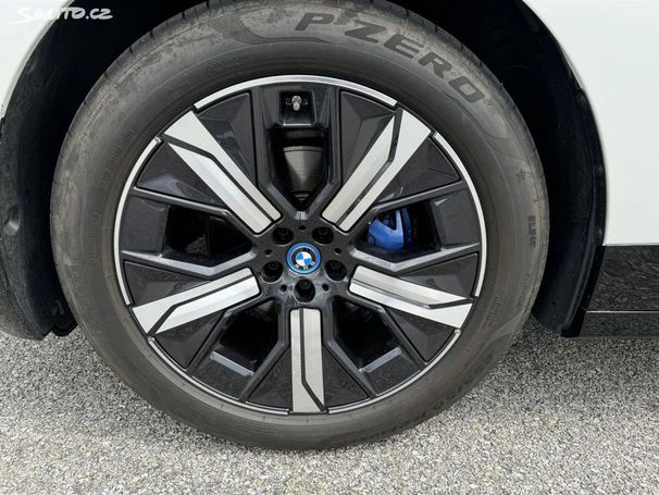 BMW iX xDrive40 240 kW image number 5