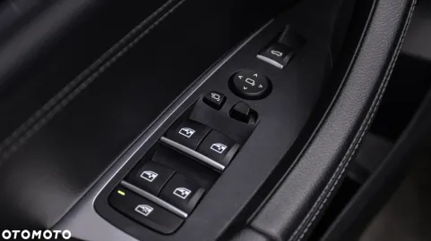 Car image 35