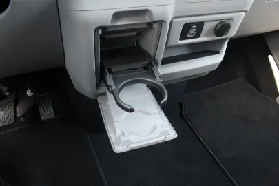 Car image 32