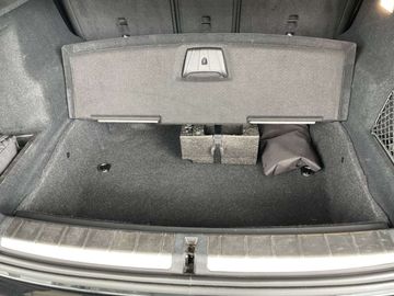 Car image 38