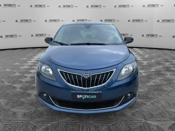 Car image 3