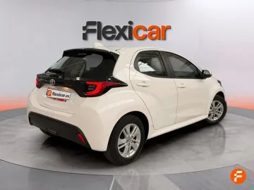Car image 4