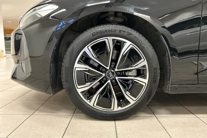 Car image 26